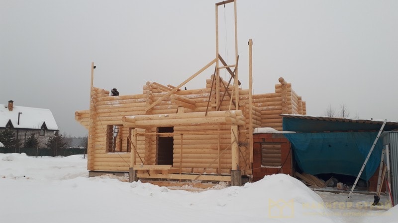 Использование лебедки при строительстве деревянных домов