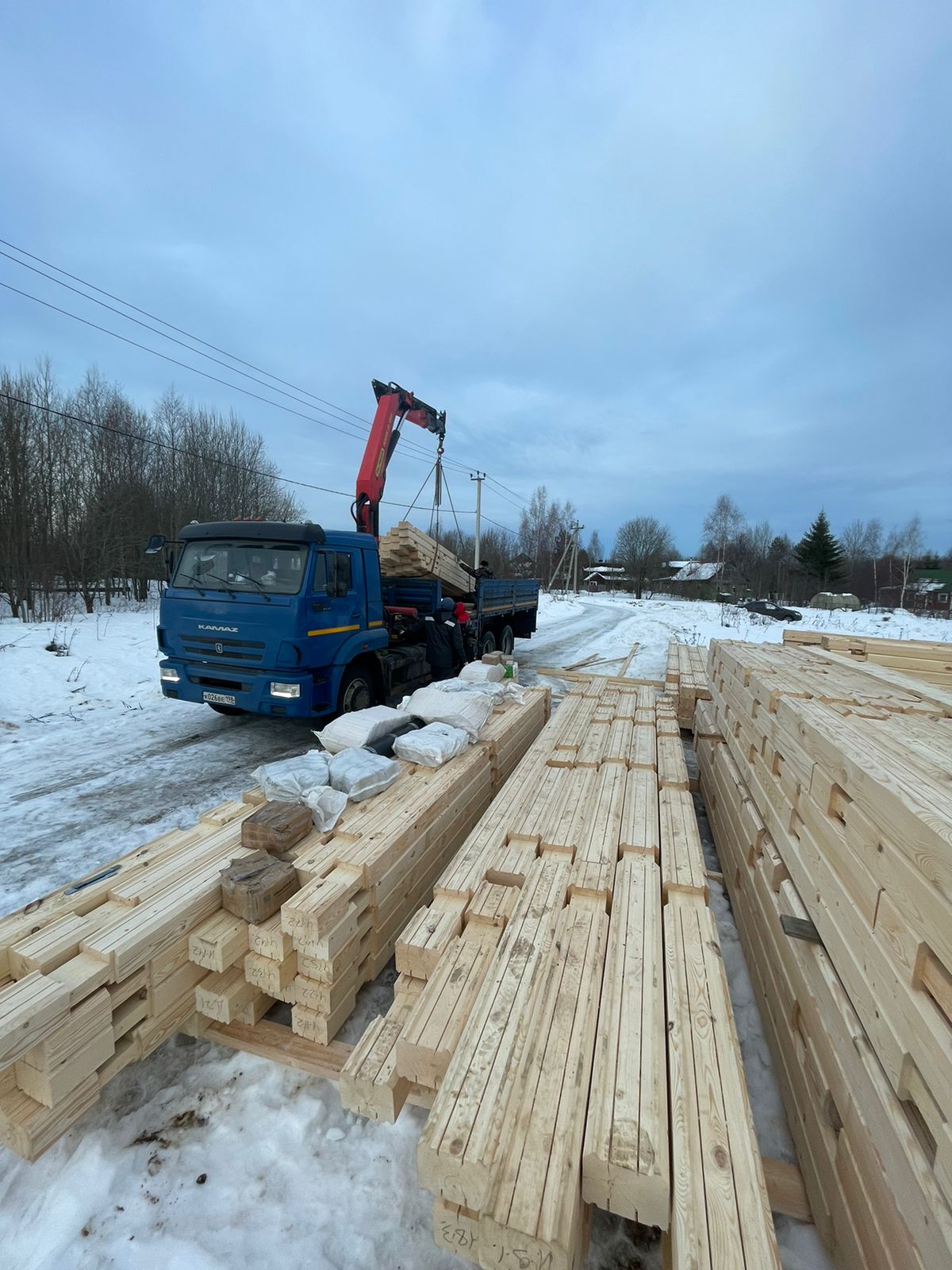 Полным ходом идет строительство дома из профилированного бруса в Ленинградской области