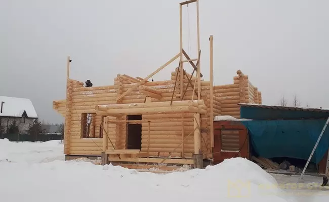 Использование лебедки при строительстве деревянных домов